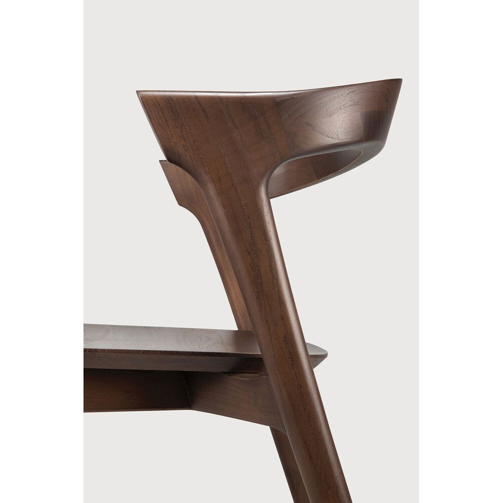 Featuring Bok No Upholstery Varnished Teak Brown Dining Chair by Ethnicraft at Amethyst Home. Reminiscent of a goat's curved horns, the Bok collection combines sculptural elegance and contemporary crafting into a graceful and airy form. Over the years, the Bok dining chair has become one of Ethnicraft's most recognisable designs.Weight : 33 lb Dimensions: 24.5 in W x 23 in L x. Amethyst Home provides interior design, new construction, custom furniture, and area rugs in the Winter Garden metro area