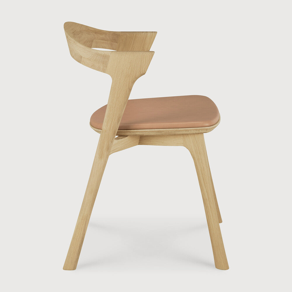 Featuring Bok Sienna Leather Varnished Oak Dining Chair by Ethnicraft at Amethyst Home. Reminiscent of a goat's curved horns, the Bok collection combines sculptural elegance and contemporary crafting into a graceful and airy form. Over the years, the Bok dining chair has become one of Ethnicraft's most recognisable designs.Weight : 15 lbs Dimensions: 21.5" W x 20" L x 30" H. Amethyst Home provides interior design, new construction, custom furniture, and area rugs in the Salt Lake City metro area