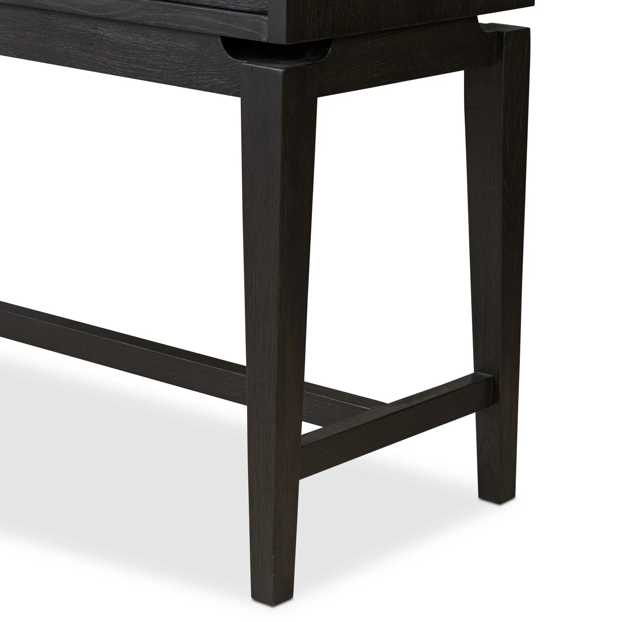 Amethyst Home provides interior design, new home construction design consulting, vintage area rugs, and lighting in the Monterey metro area.