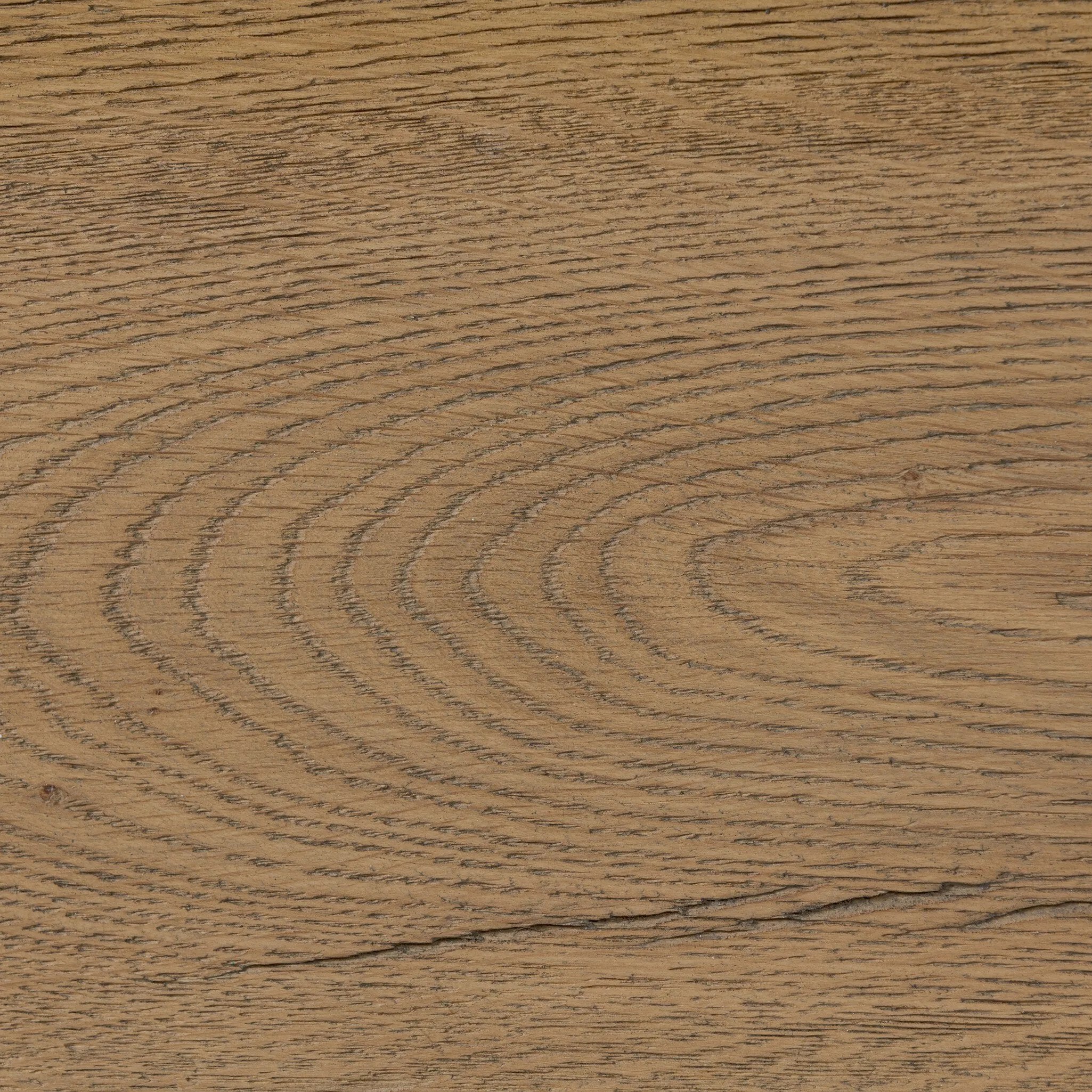 Slightly scooped top-grain leather tufting is bridged with metal bars in brushed brass for modern detailing. Aged smoked oak