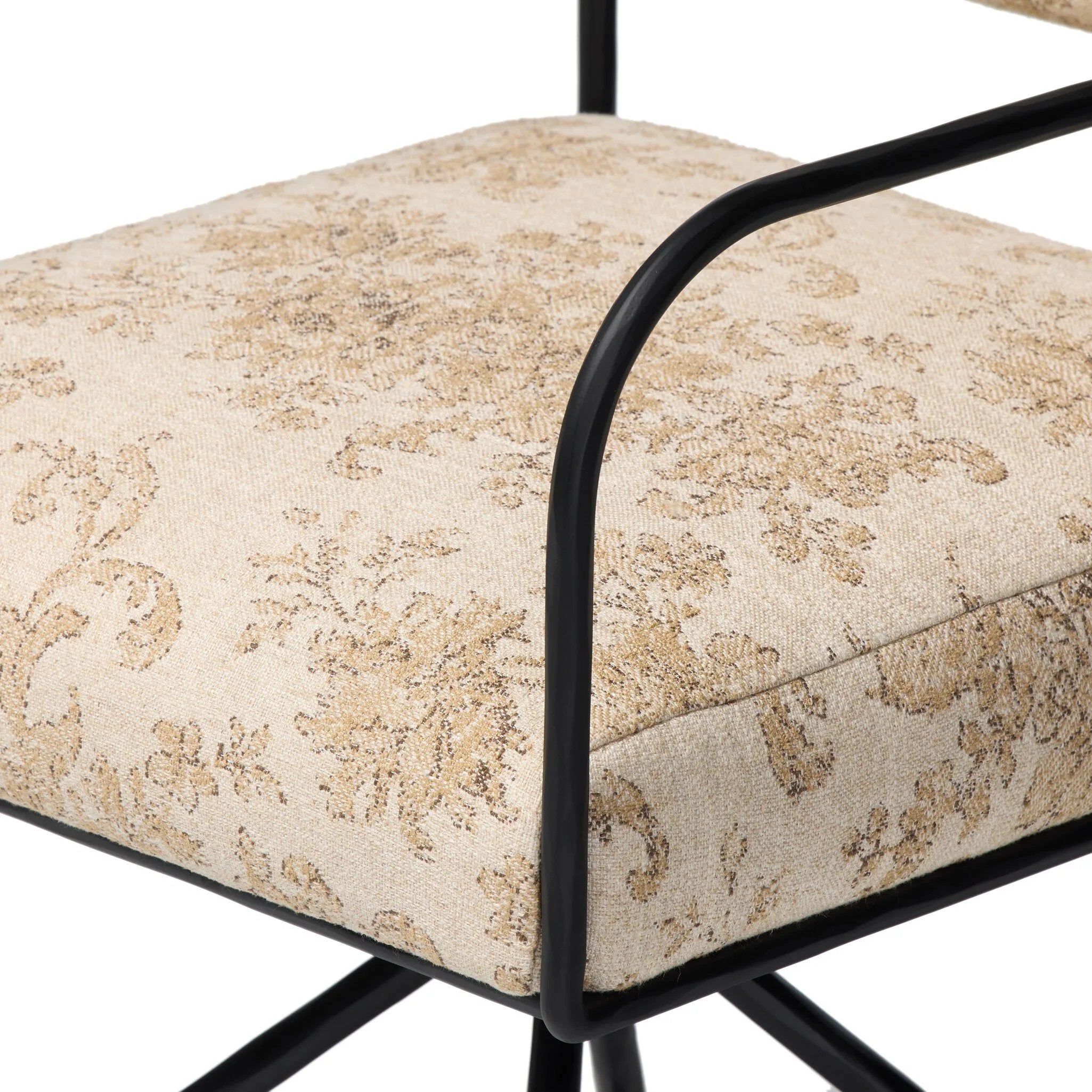 Amethyst Home provides interior design, new home construction design consulting, vintage area rugs, and lighting in the San Diego metro area.