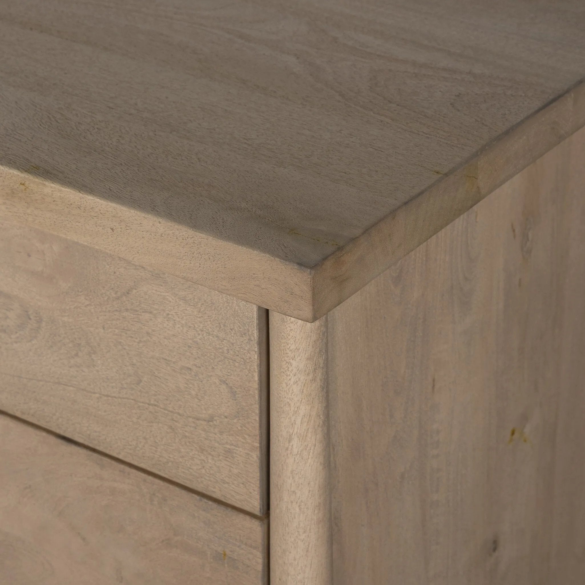 Amethyst Home provides interior design, new home construction design consulting, vintage area rugs, and lighting in the Miami metro area.