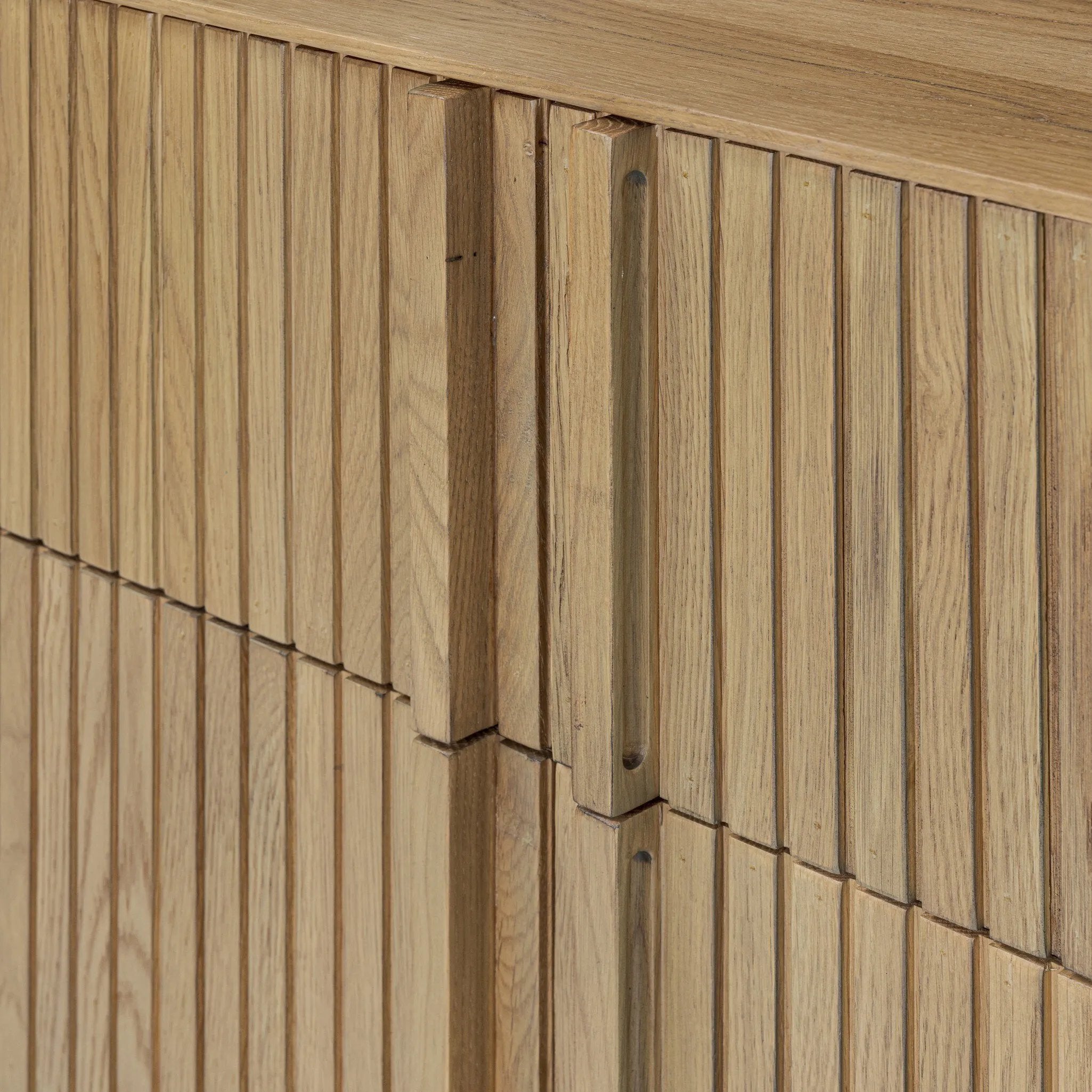 Amethyst Home provides interior design, new home construction design consulting, vintage area rugs, and lighting in the Des Moines metro area.