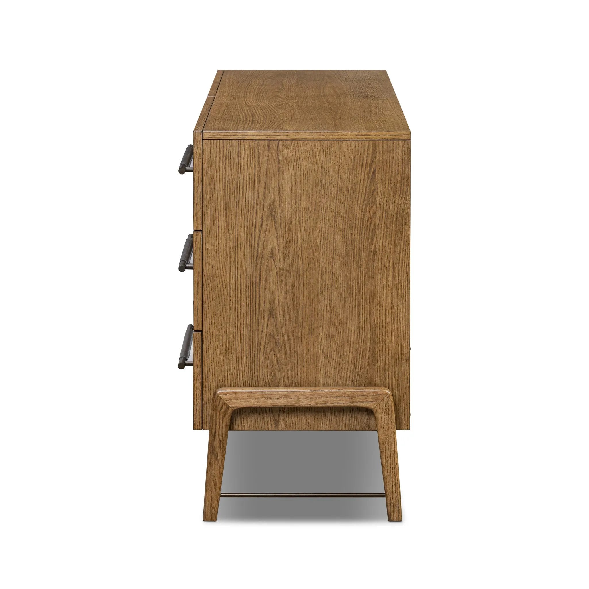 Amethyst Home provides interior design, new home construction design consulting, vintage area rugs, and lighting in the Calabasas metro area.