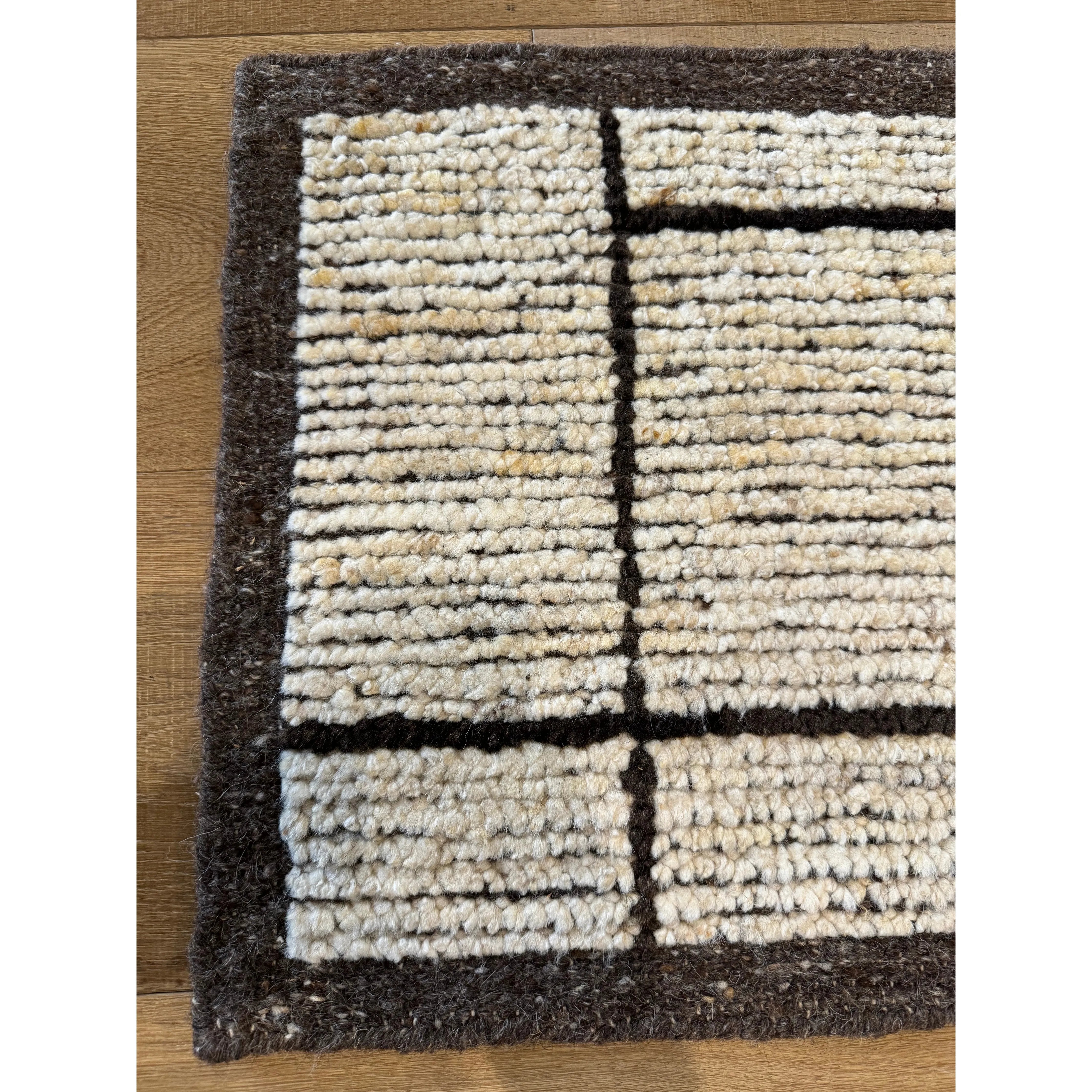 Featuring Seora Dorian Hand-Knotted Rug by Jaipur Living at Amethyst Home. Subtle linear textures and natural colorways define the irresistible quality of the Seora collection. The Dorian area rug features a series of parallel and perpendicular lines for an intriguing dose of modern appeal. The textural, wool pile contains no dye, reflecting the natural colors of the sheep, for a rich and. Amethyst Home provides interior design services, furniture, rugs, and lighting in the Kansas City metro area.