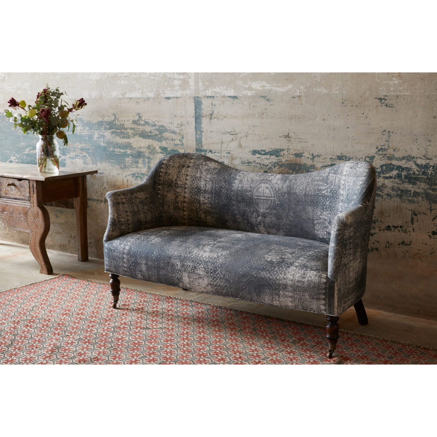 Featuring JD Dromedary 56" Loveseat by Cisco Brothers at Amethyst Home. We love the curved back and high arms found on this Dromedary Loveseat - John Derian by Cisco Home. We'd love to see a pair of these in featured in your living room -- sure to be your new favorite reading spot!
Overall: 56"W x 33"H x 26"DSitting Space: 48"w x 20"dSeat Height: 18"hArm Hei. Amethyst Home provides interior design, new home construction design consulting, vintage area rugs, and lighting in the Houston metro area.