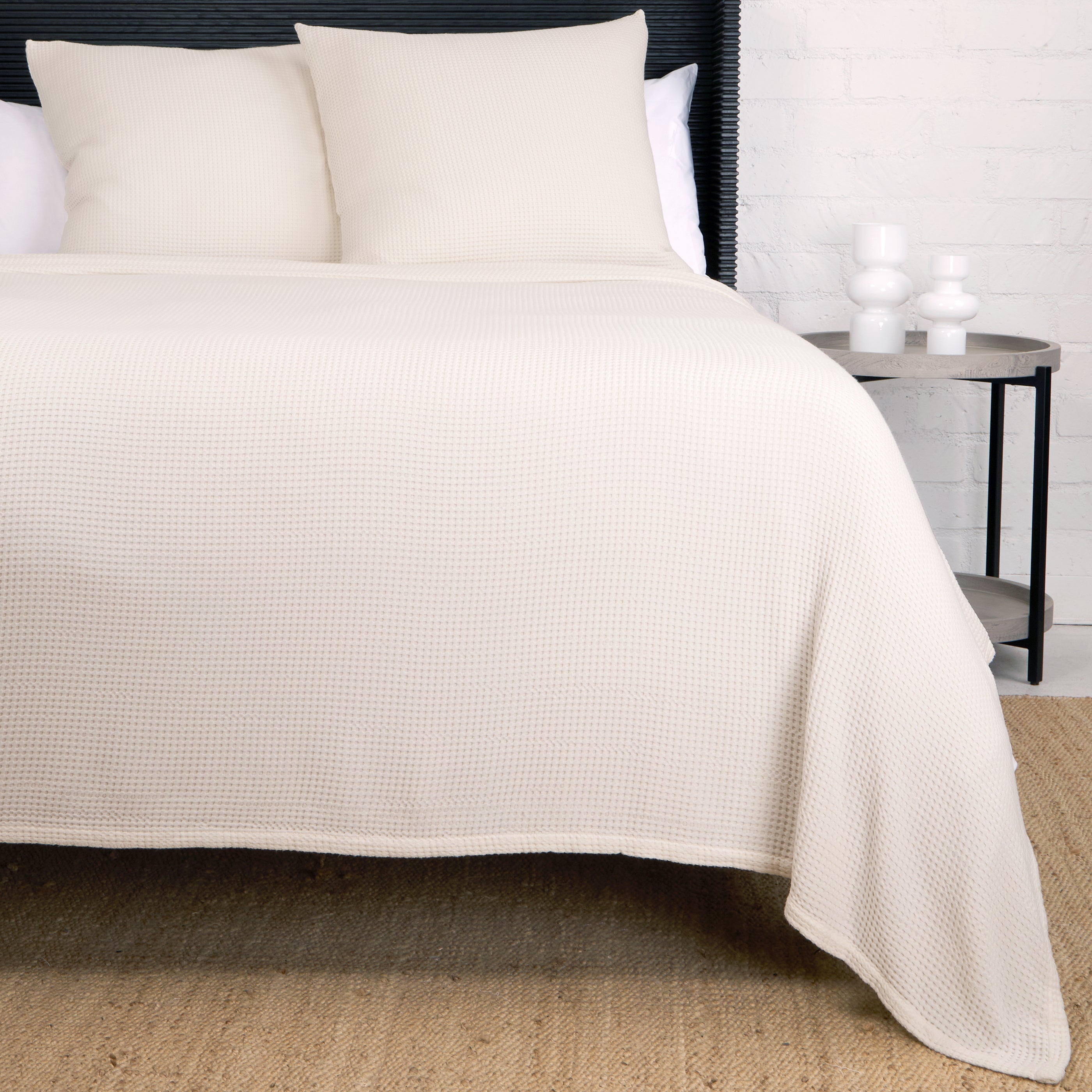 <p>Balboa Bamboo Waffle Blanket – Lightweight Comfort and Timeless StyleThis luxury waffle blanket complements any bedding aesthetic, transforming your room into a serene retreat. Made of 100% rayon sourced from bamboo, it offers natural temperature-regulating and moisture-wicking properties ideal for every season. Amethyst Home provides interior design, new construction, custom furniture, and area rugs in the Austin metro area