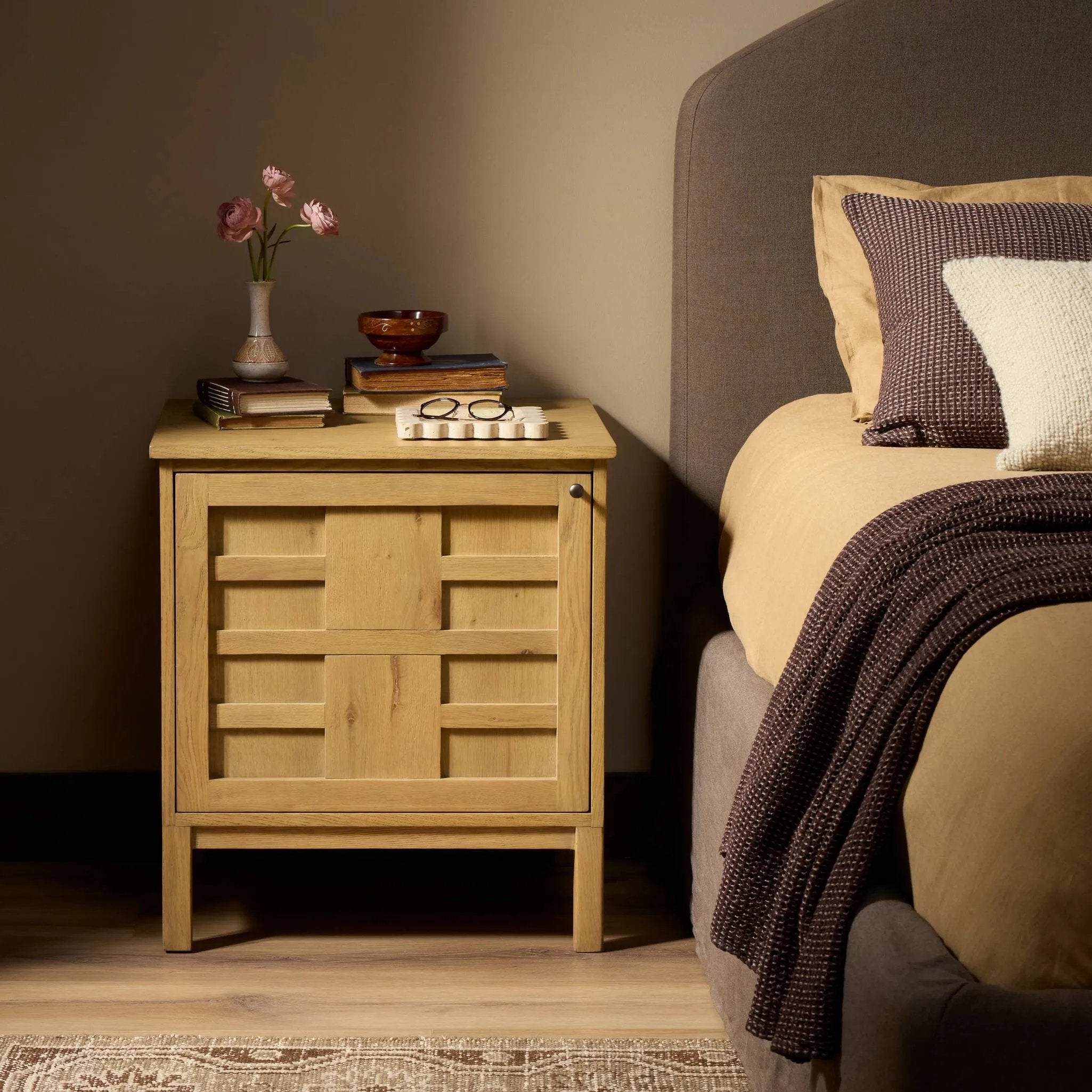 A transitional piece that works into your collection with ease. This solid oak left-side nightstand features a light finish t