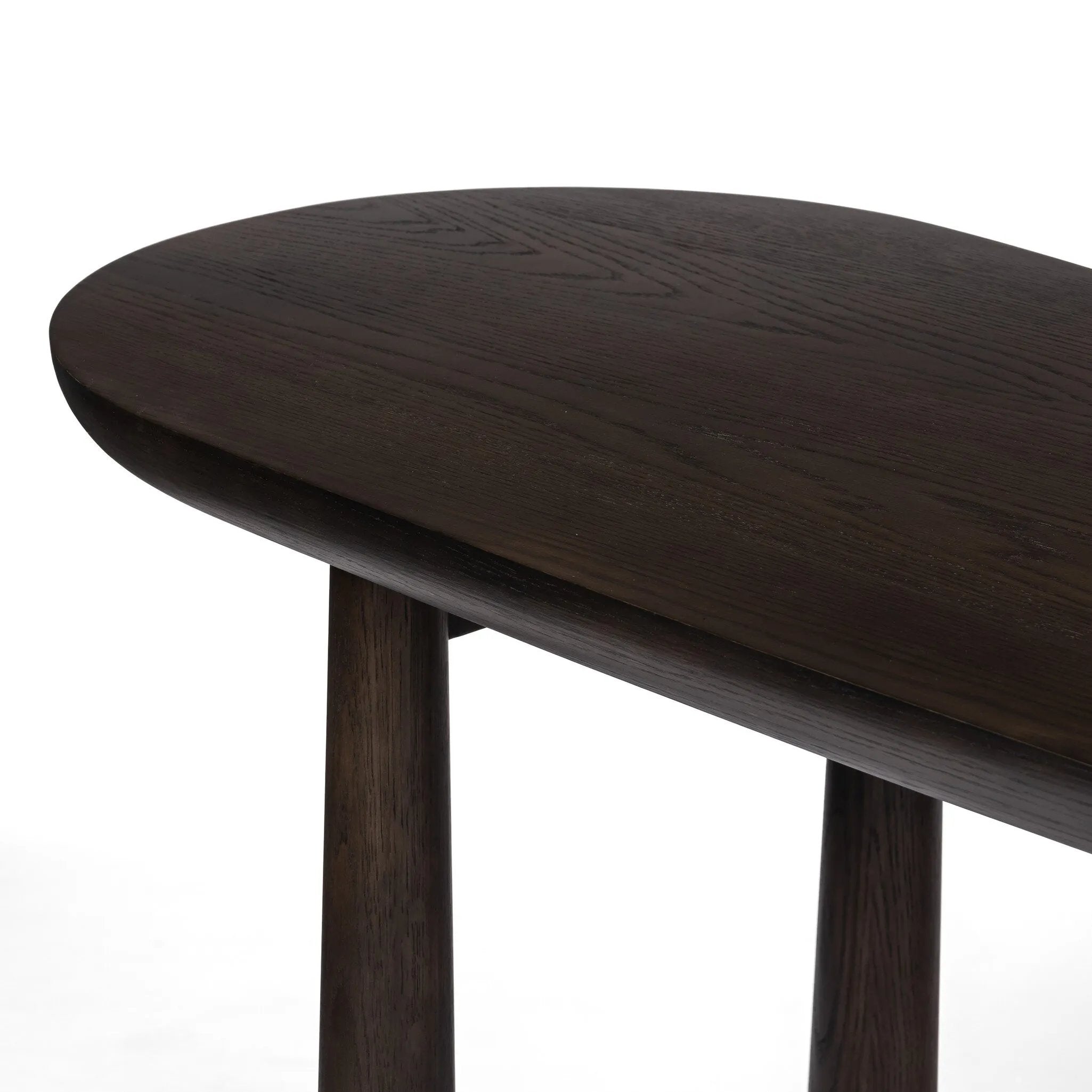 Featuring Clara Sienna Brown Oak Desk by Four Hands at Amethyst Home. A smoothly shaped desk of brown oak veneer stands on tapered, cylindrical legs, meeting clean lines with an organic aesthetic.
Overall Dimensions: 33.5" L x 79.75 " W x 30.0" H
Materials: Solid Oak, Oak Veneer, Poplar Eucalyptus PlywoodWeight: 106.92 lbs. Amethyst Home provides interior design, new home construction design consulting, vintage area rugs, and lighting in the Nashville metro area.
