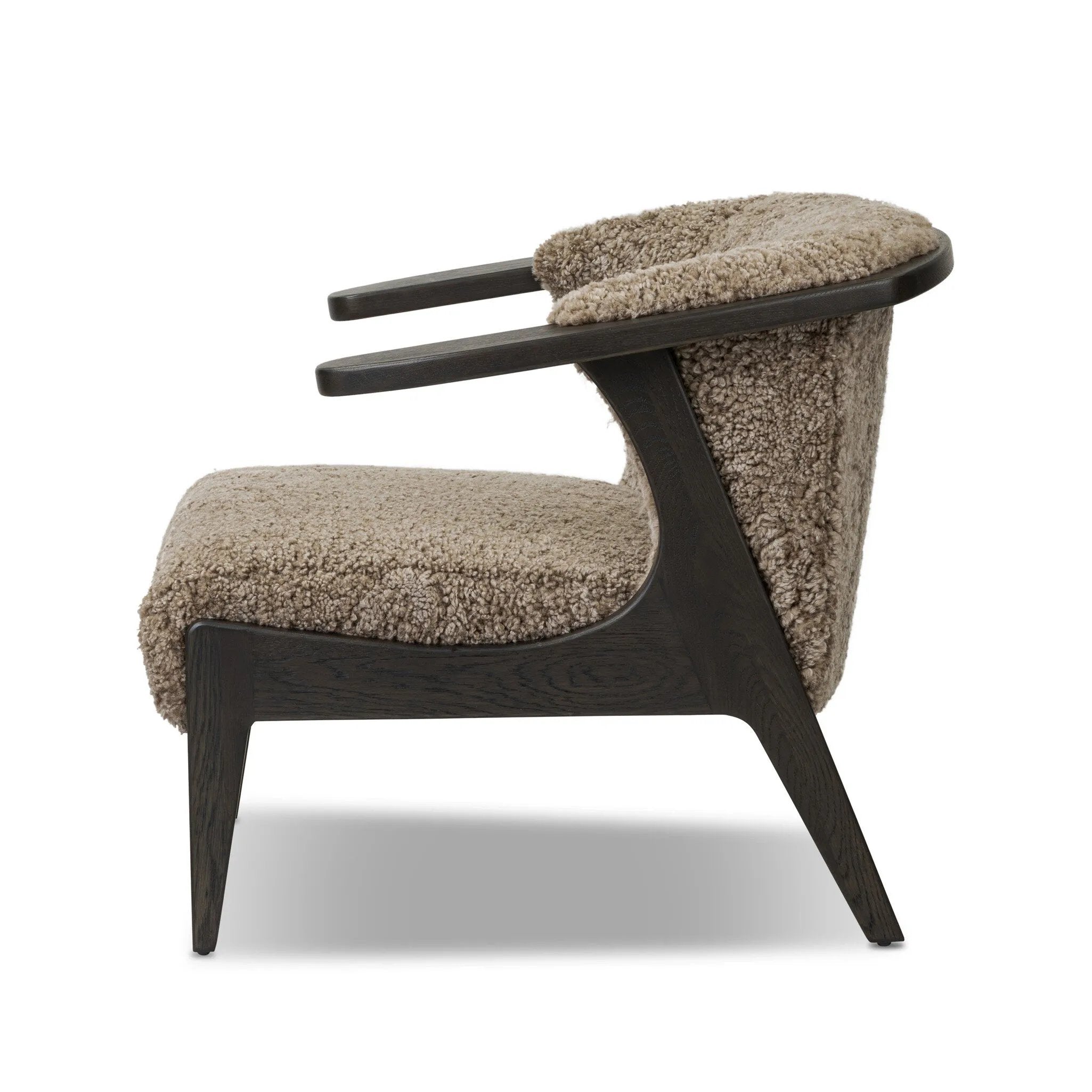  Amethyst Home provides interior design, new home construction design consulting, vintage area rugs, and lighting in the Newport Beach metro area.