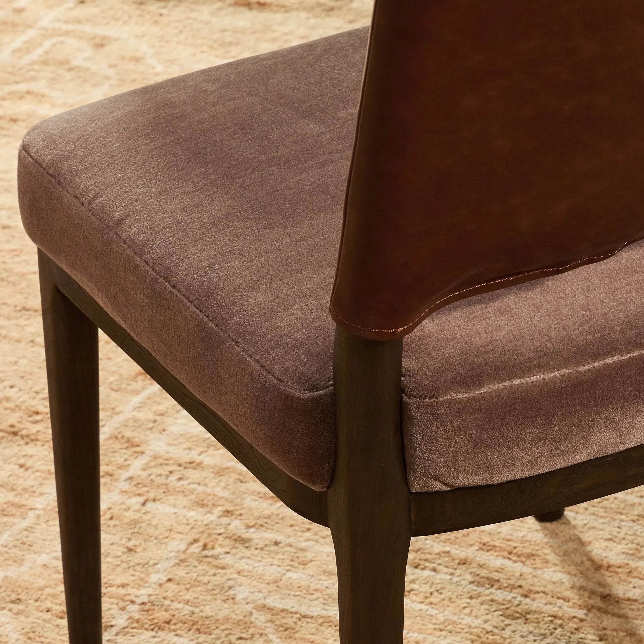 A moody, mixed material look that stands out. A velvety, wool-blend seat and top-grain leather, seat back are framed by solid