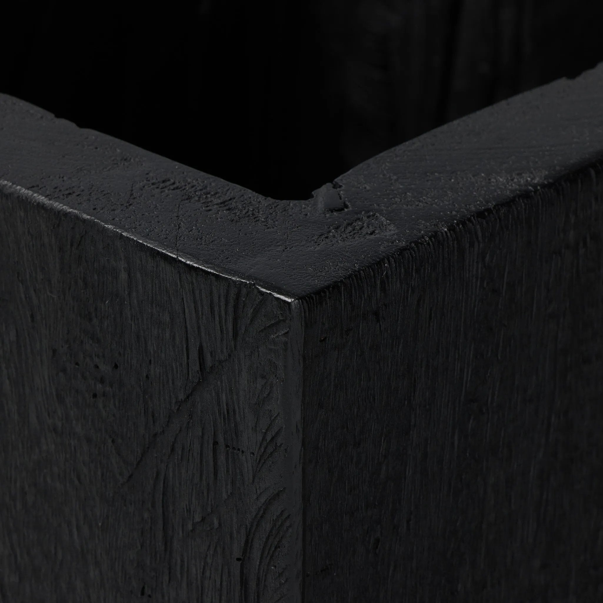  Amethyst Home provides interior design, new home construction design consulting, vintage area rugs, and lighting in the Nashville metro area.