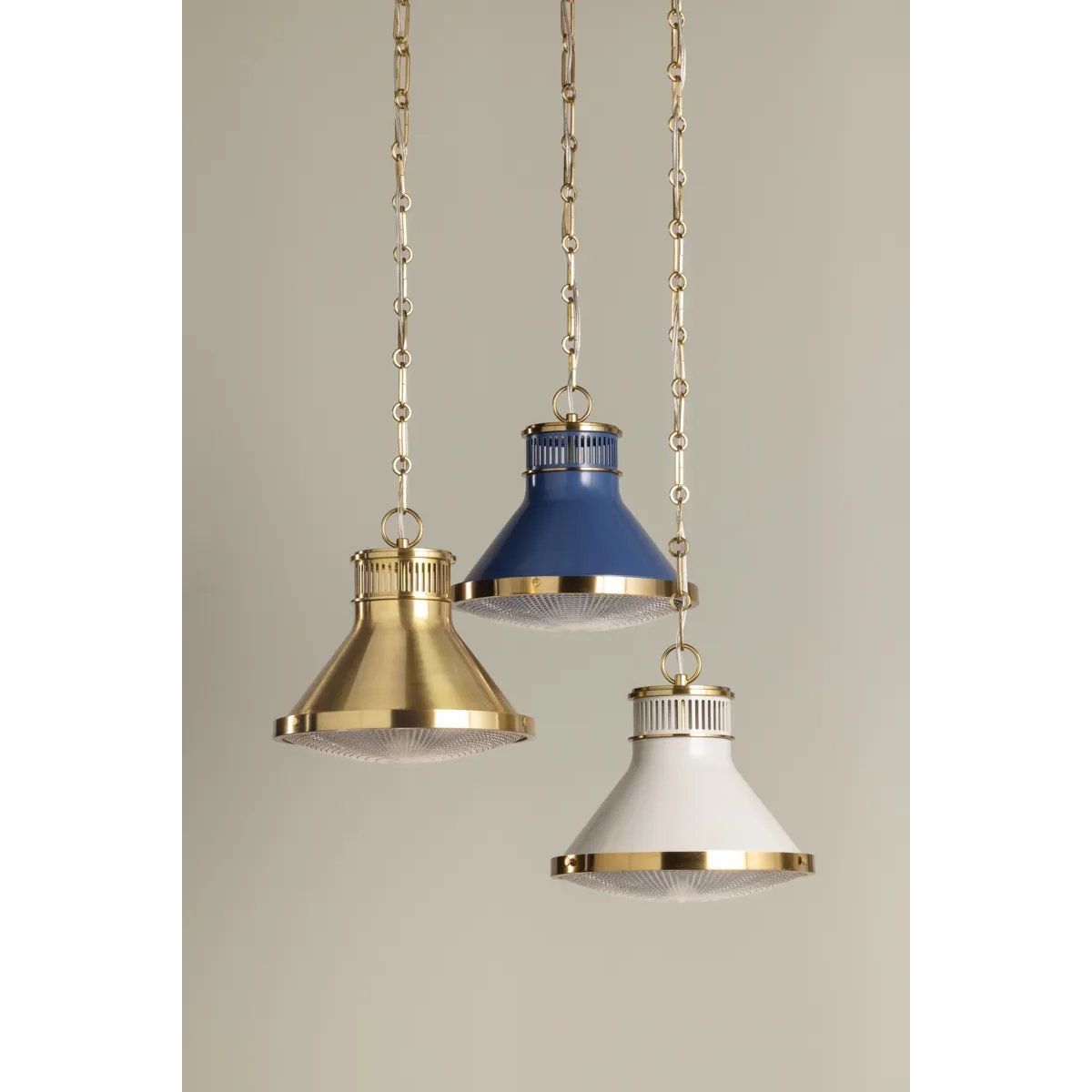 The Highclere family blends industrial and classic elements to create a modern, elevated basic. Etched for added texture, the clear optic glass shade creates a beautiful diffusion of light while the bell-shaped silhouette of the shade is accented by Mark D. Sikes' signature brass screw detailing. Amethyst Home provides interior design, new home construction design consulting, vintage area rugs, and lighting in the Laguna Beach metro area.