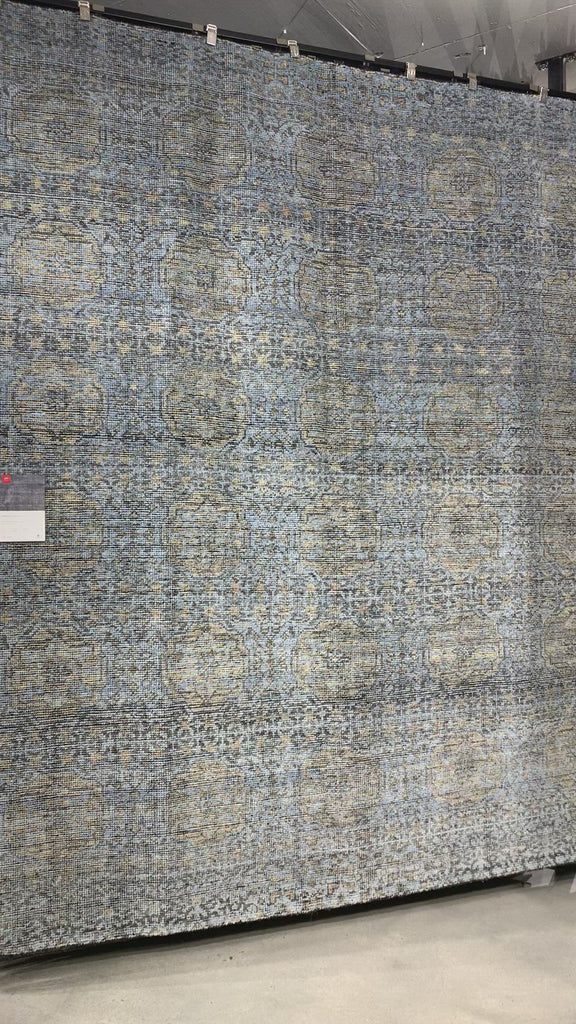Hand-knotted in India of 100% wool, the Amara Collection creates a casual yet refined vibe with high-end appeal.  Hand Knotted 100% Wool AMM-05 Blue/Gold