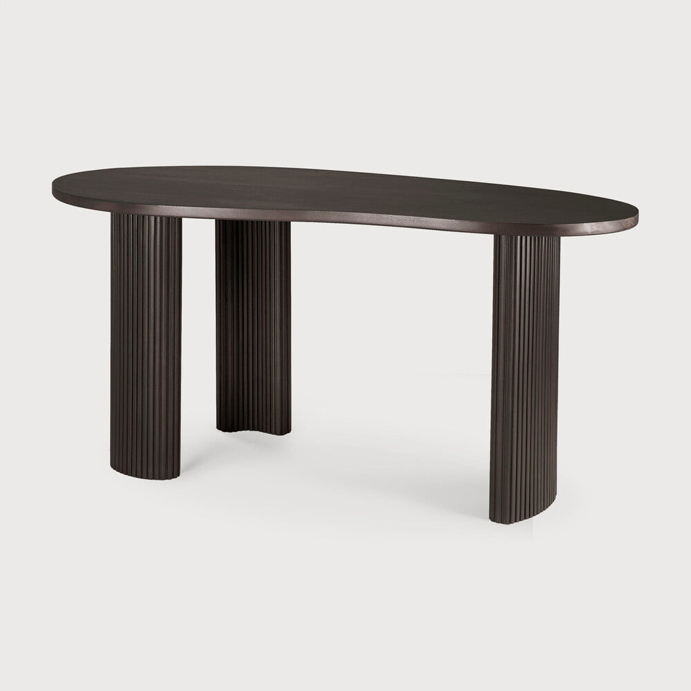 Featuring Boomerang Mahogany Dark Brown Desk by Ethnicraft at Amethyst Home. Inspired by shapes found in nature, the Boomerang collection features a playful, pebble top set on curved legs with a stacked, wood stick effect. The Boomerang desk is a statement piece for any workspace with its organic, eye-catching design unique for the office.
Dimensions: 33"d . Amethyst Home provides interior design, new home construction design consulting, vintage area rugs, and lighting in the Park City metro area.
