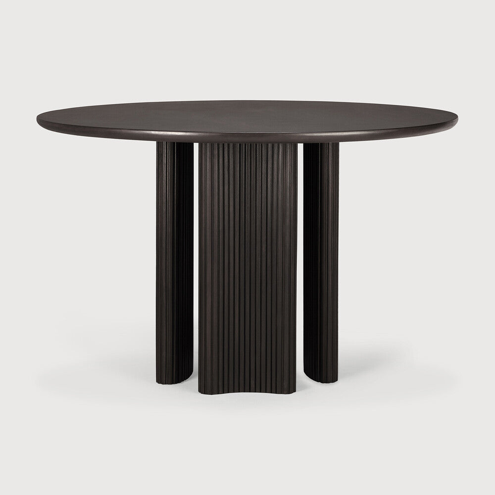 Featuring Roller Max Dining Table Round by Ethnicraft at Amethyst Home. The Roller Max collection is remarkable in its design, distinguished with its stacked wood-stick effect. The dining table perfectly melds form with function. Featuring the option of reversable legs that can change the aesthetic to reflect personal style.
Dimensions: 59.5"d x 59.5"w x 30"h
. Amethyst Home provides interior design, new home construction design consulting, vintage area rugs, and lighting in the Dallas metro area.