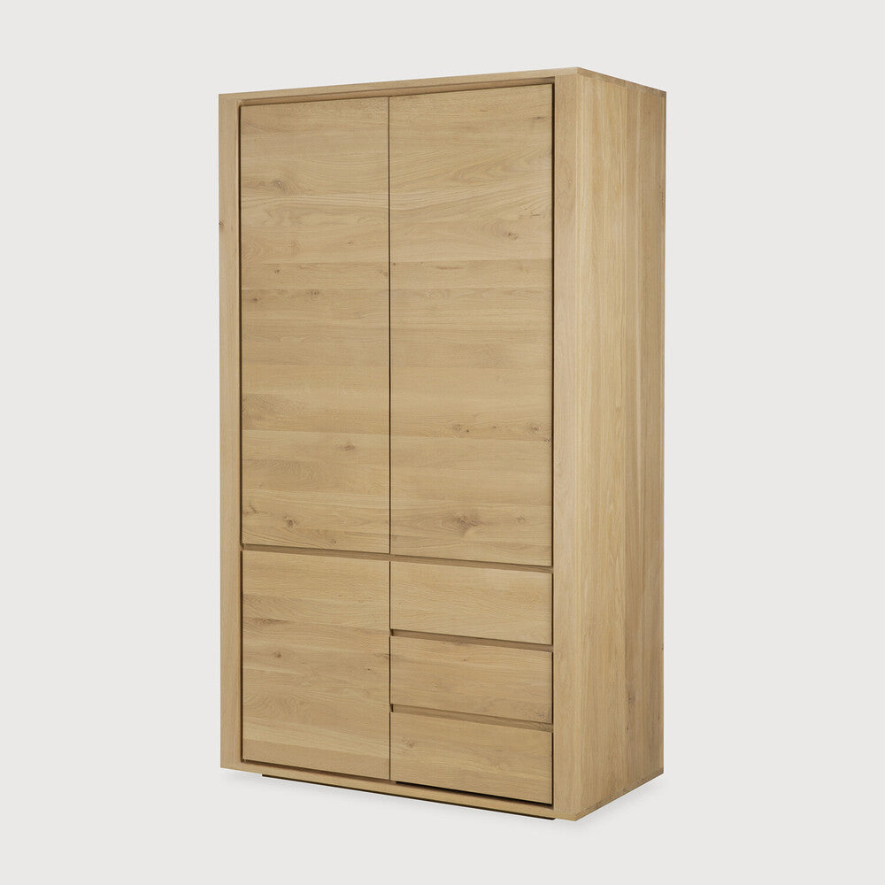 Featuring Shadow Dresser Oak by Ethnicraft at Amethyst Home. Durable, elegant and convenient, the Shadow dresser features three doors and two drawers. Made from solid oak.
Dimentions: 24"d x 45.5"w x 79"h
Anti-tipping mechanism : YesFinish : OiledMain Material : OakSolid wood : Yes. Amethyst Home provides interior design, new home construction design consulting, vintage area rugs, and lighting in the Kansas City metro area.