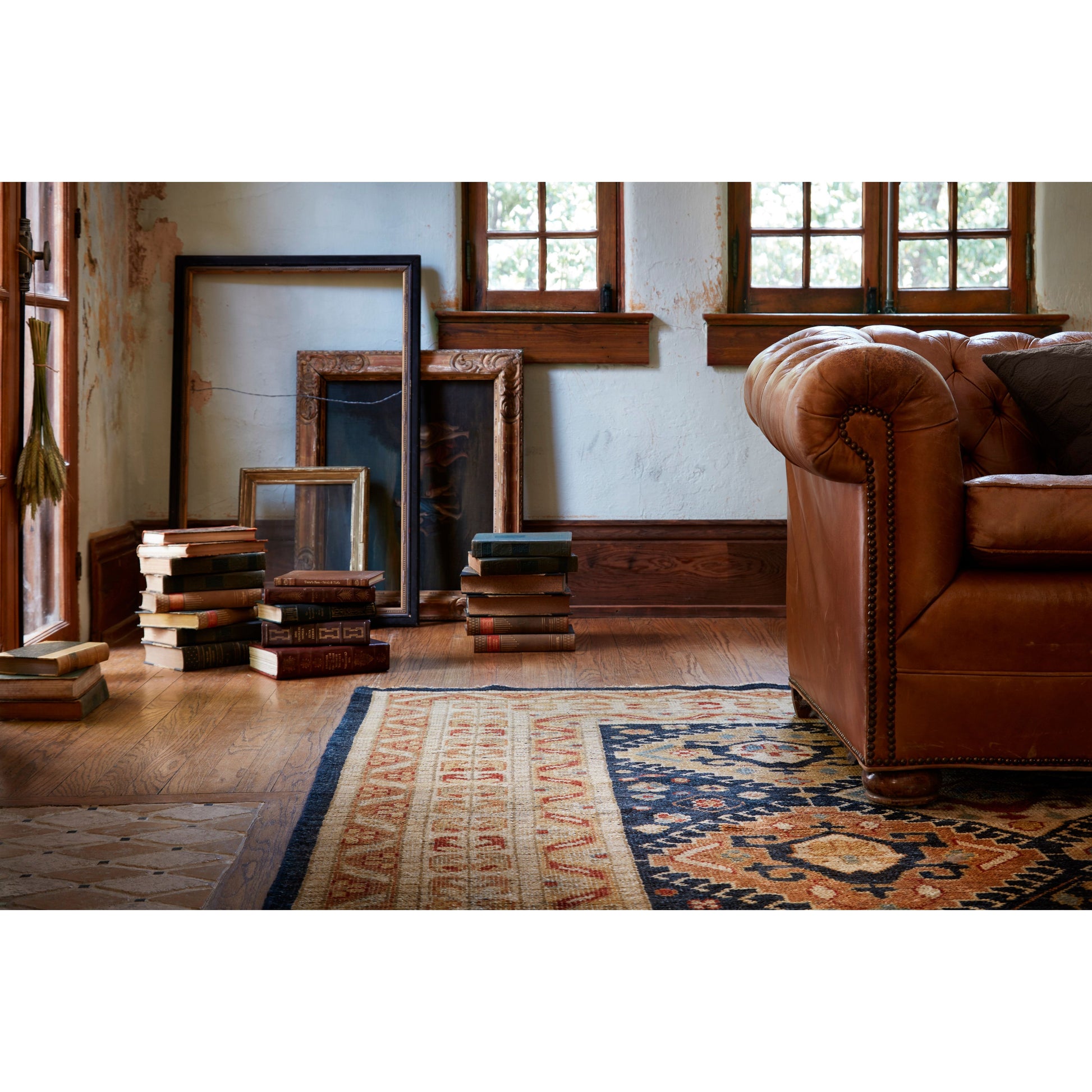 Heirloom Navy / Multi Rug - Amethyst Home Bring a touch of antiqued beauty into your home with our Heirloom collection. This 100% wool collection tastefully honors the art of hand knotted rugs from India. Heirloom evokes a sense of unique sophistication with its traditional Serapi rug color palettes and vintage design.