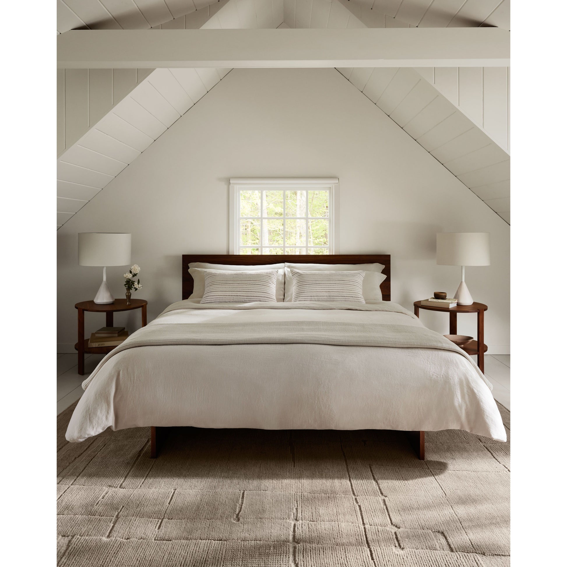 Hand Knotted Amethyst Home provides interior design, new home construction design consulting, vintage area rugs, and lighting in the Newport Beach metro area.