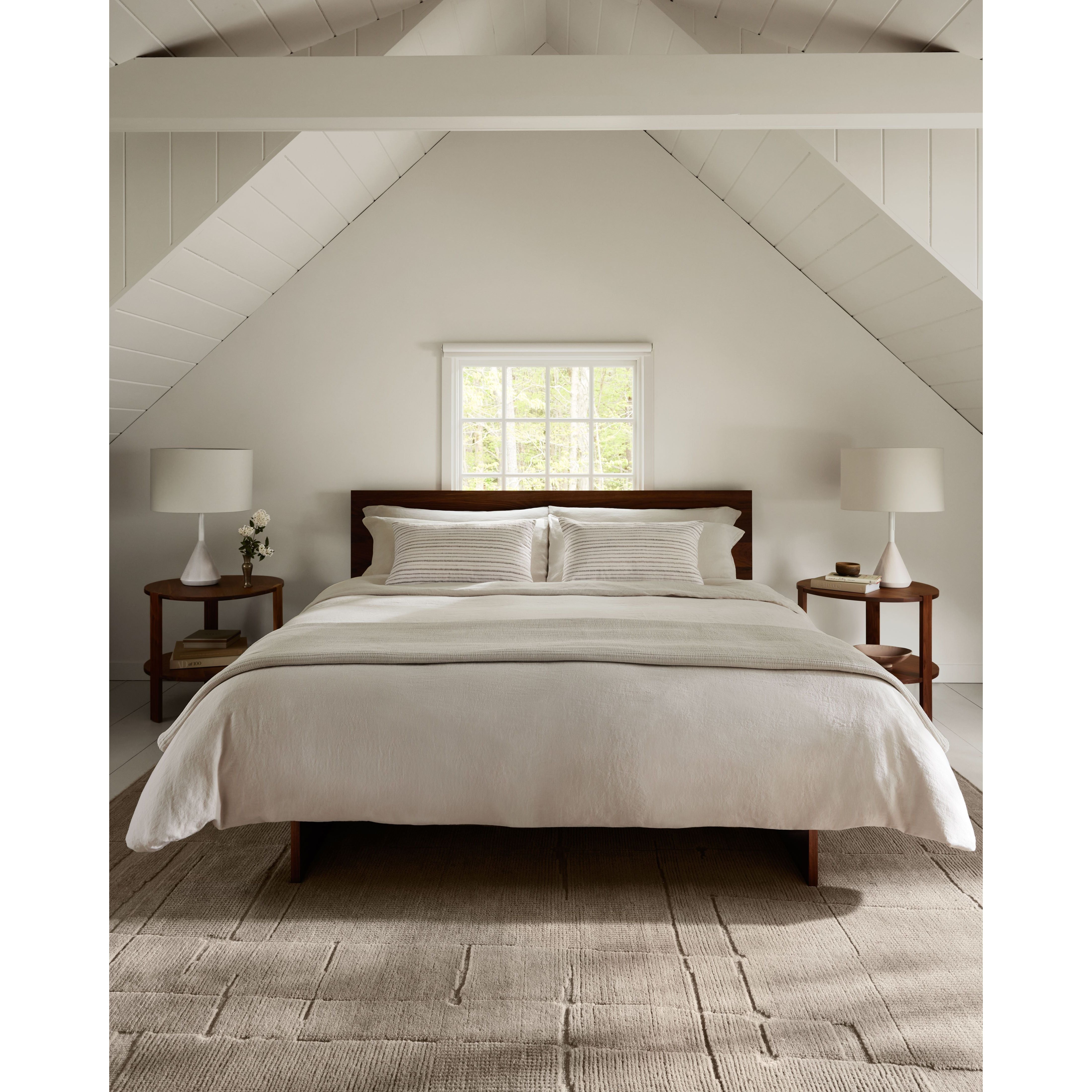 Hand Knotted Amethyst Home provides interior design, new home construction design consulting, vintage area rugs, and lighting in the Newport Beach metro area.