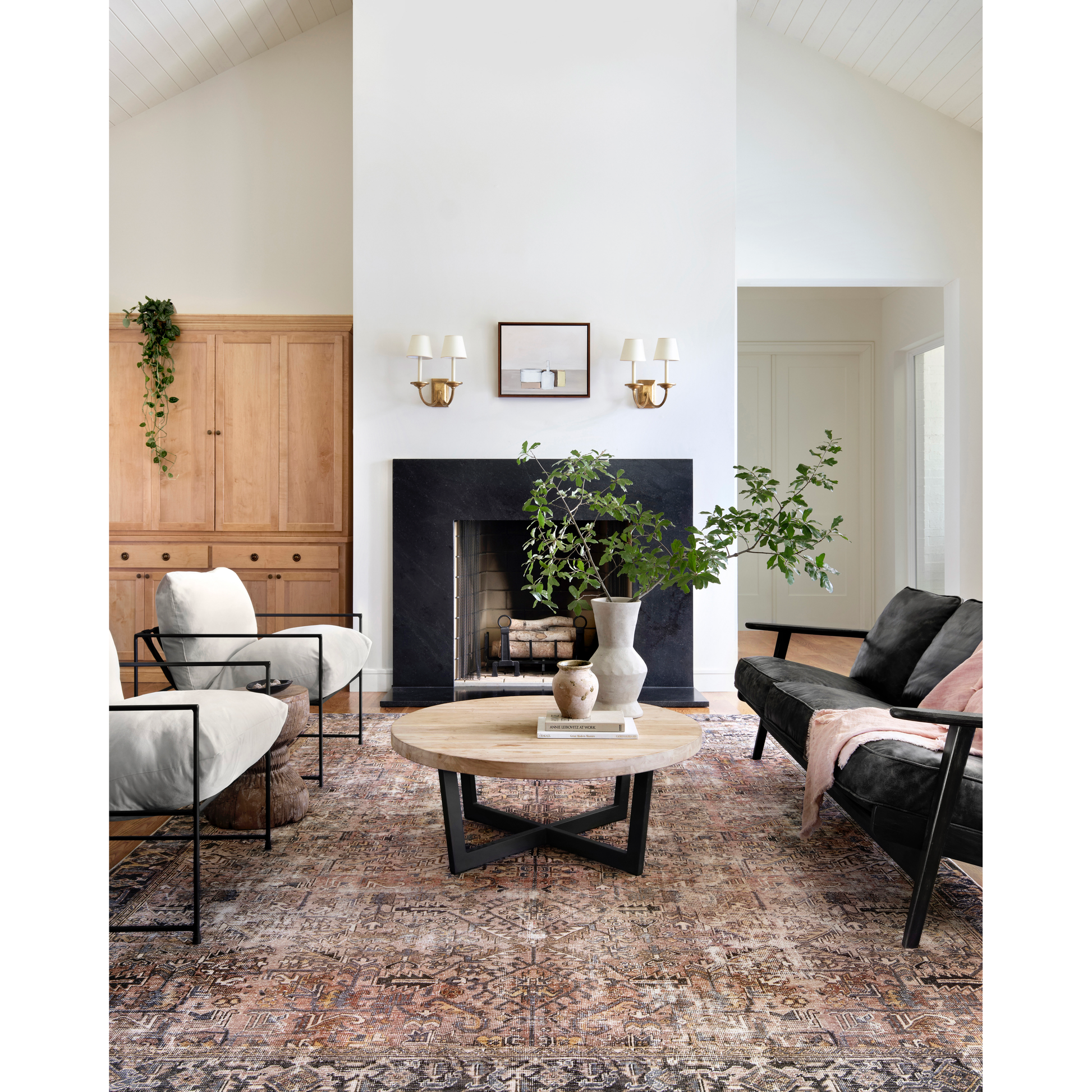 Durable, low pile, and soft underfoot, this rug is inspired by classic vintage and antique rugs. The Jules Chris Loves Julia Terracotta / Multi JUL-02 rug from Loloi features a beautiful vintage pattern and patina. The rug is easy to clean and maintain and perfect for living rooms, dining rooms, hallways, and kitchens!