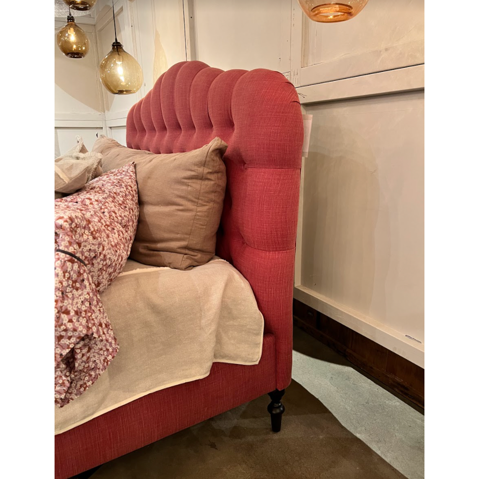 Heavy on the elegance with an east-coast vibe! This camelback, button-tufted bed in a light textural grey also features turned legs and upholstered side rails for added interest. Amethyst Home provides interior design, new home construction design consulting, vintage area rugs, and lighting in the Kansas City metro area.