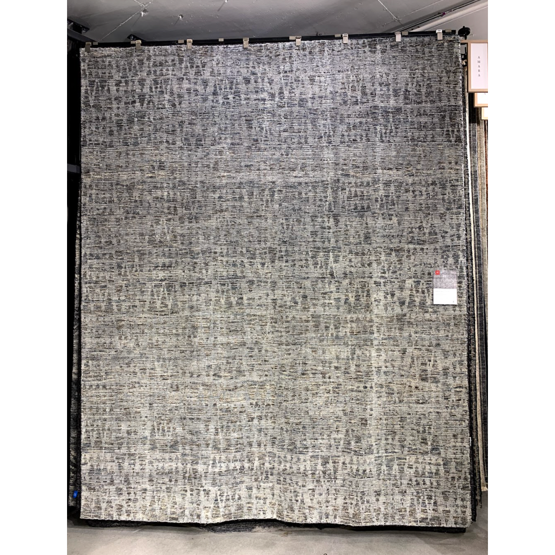Hand-knotted in India of 100% wool, the Amara Collection creates a casual yet refined vibe with high-end appeal. Available in sizes up to 11’6'' x 15’.  Hand Knotted 100% Wool AMM-07 Natural/Ocean