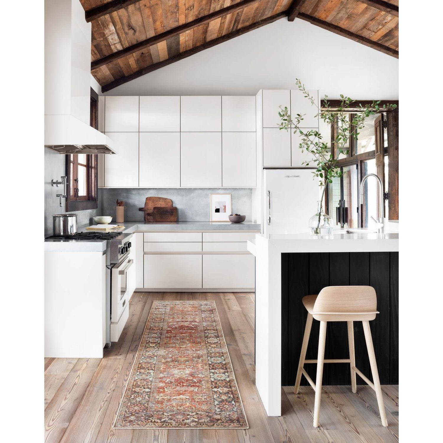 The Layla Collection is traditional and timeless, with a beautiful lived-in design that captures the spirit of an old-world rug. This traditional power-loomed rug is crafted of 100% polyester with a classic and sophisticated color palette and subtle patina.  Power Loomed 100% Polyester LAY-02 Spice/Marine